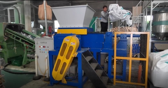 Хорошая цена. Громоздк мотора 37KW кладет одиночный шредер в мешки вала с передвижным питаясь хоппером онлайн
